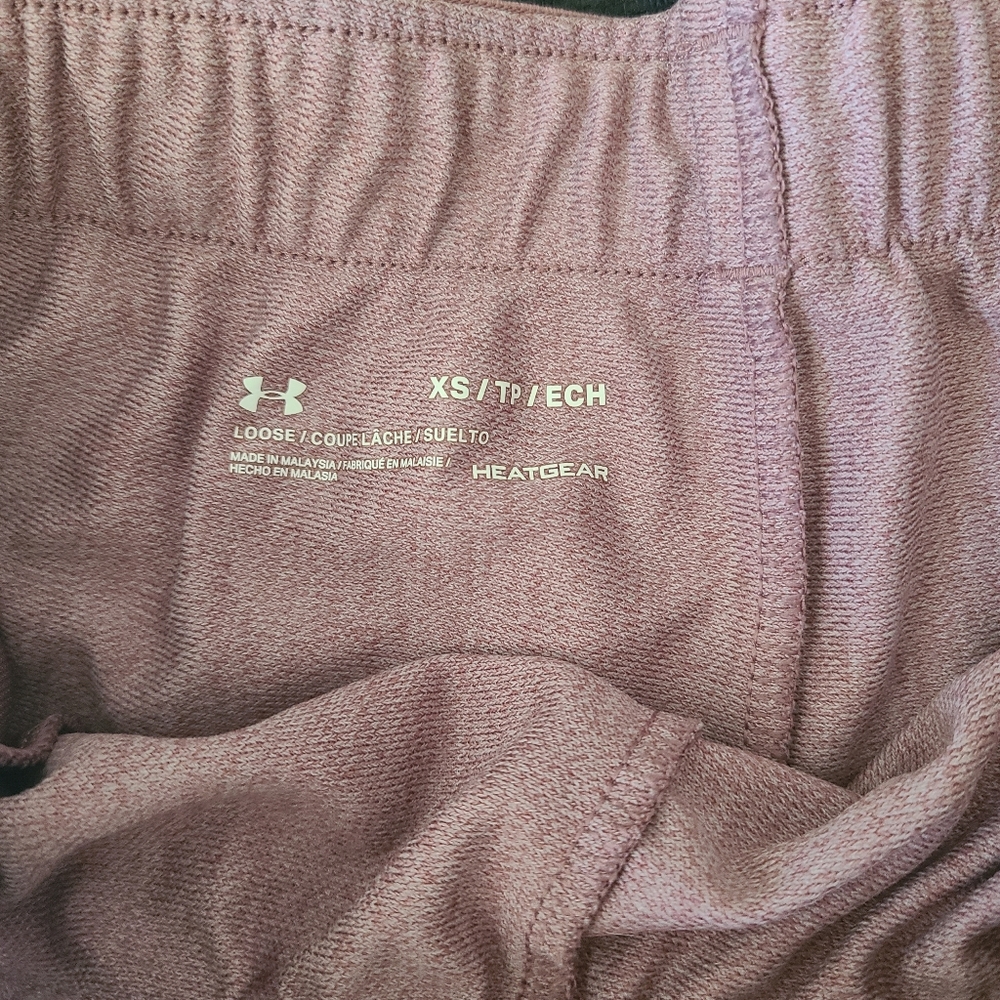 Pink running shorts - Picture 2 of 3